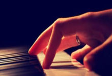 成都世运会火炬”竹梦”亮相 灵感来自三星堆青铜大立人像2025-02-27.