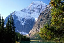 爱游戏：尼克斯险胜鹰队 149分创赛季纪录.